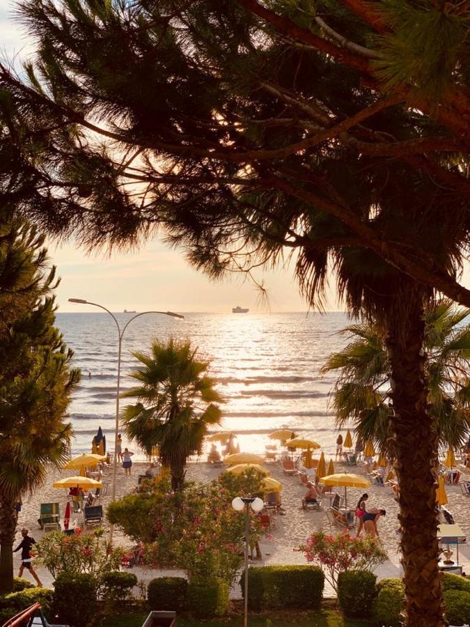 Mali I Robit Beachfront Apartment Golem (Tirana) Exterior foto