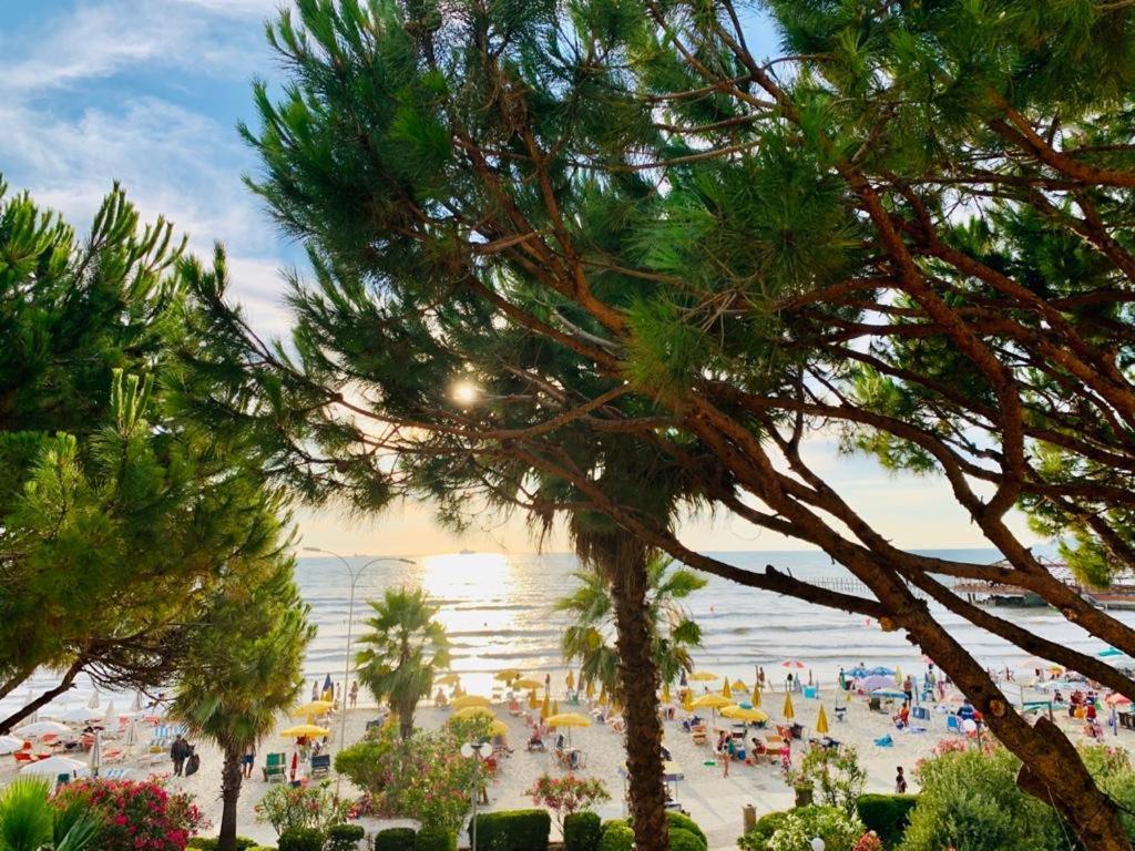 Mali I Robit Beachfront Apartment Golem (Tirana) Exterior foto