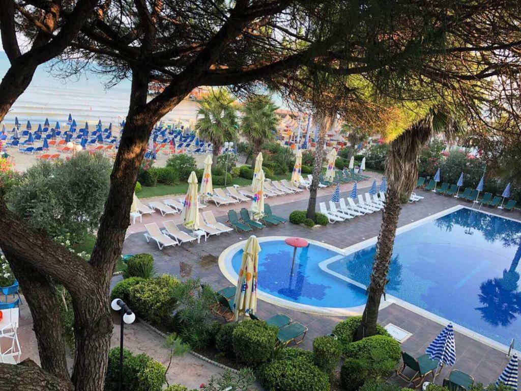 Mali I Robit Beachfront Apartment Golem (Tirana) Exterior foto