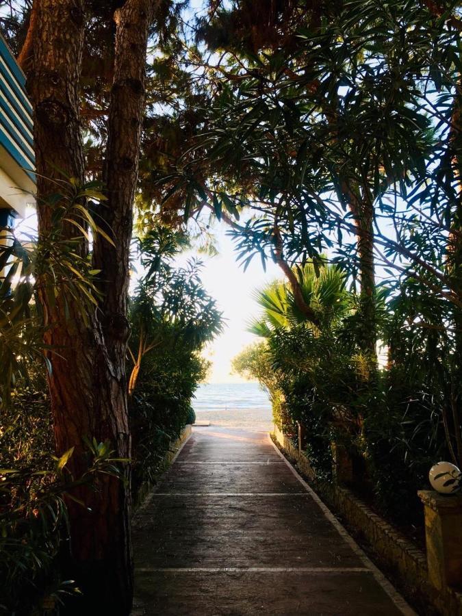 Mali I Robit Beachfront Apartment Golem (Tirana) Exterior foto